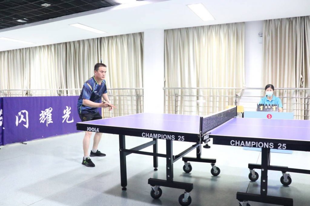 公司榮獲高新區(qū)建協(xié)“九峰杯”乒乓球聯(lián)誼賽團(tuán)體亞軍