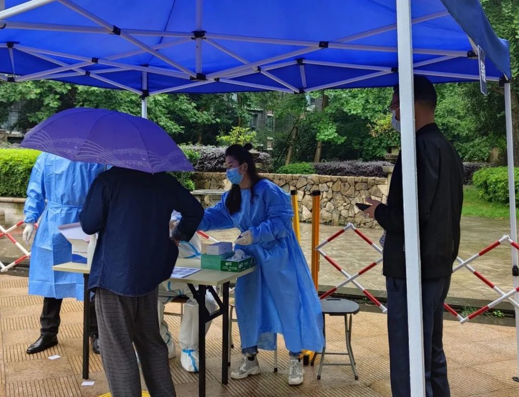 科信戰(zhàn)“疫”系列報(bào)道 | 抗“疫”一線黨旗揚(yáng)，志愿服務(wù)顯擔(dān)當(dāng)