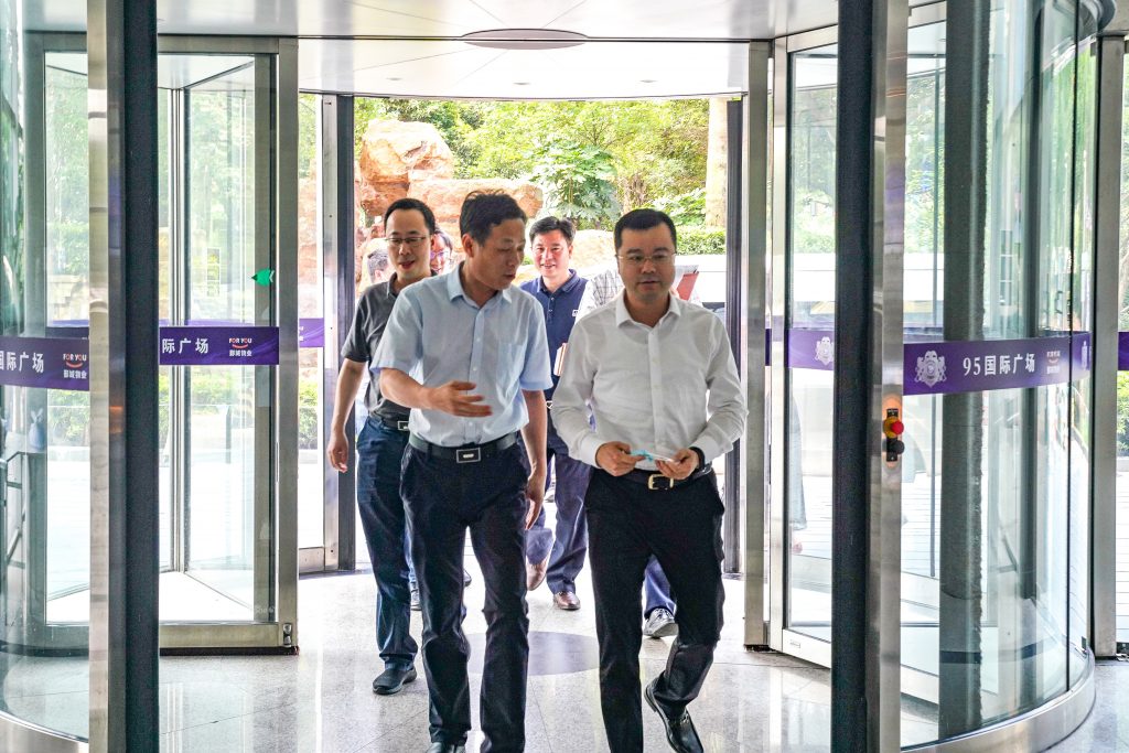 寧波高新區(qū)管委會主任、黨工委副書記勵成杰一行蒞臨科信走訪調(diào)研