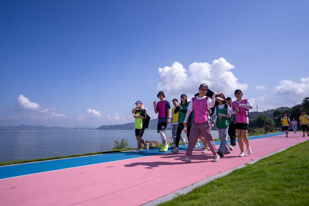 跨越夢想新起點 啟航奮斗新征程——科信20周年慶系列活動之東錢湖健步行火熱舉行