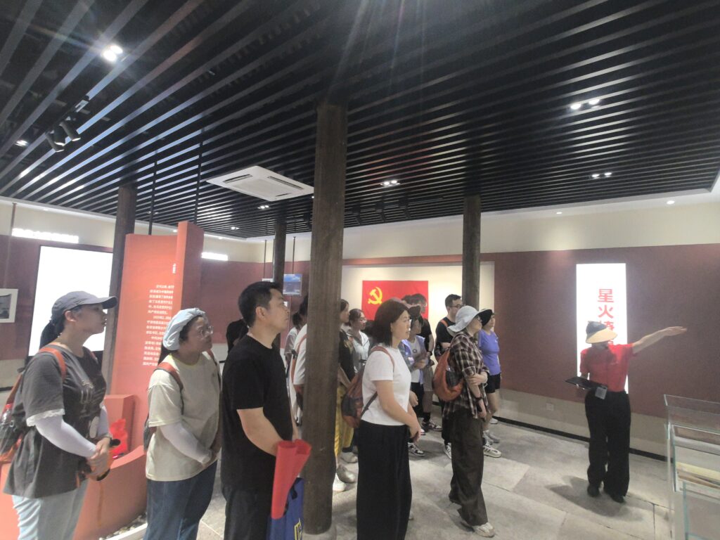 追尋紅色印記，汲取奮進力量 —— 科信聯(lián)合黨支部“循跡溯源學思想促踐行”主題黨日活動圓滿舉行