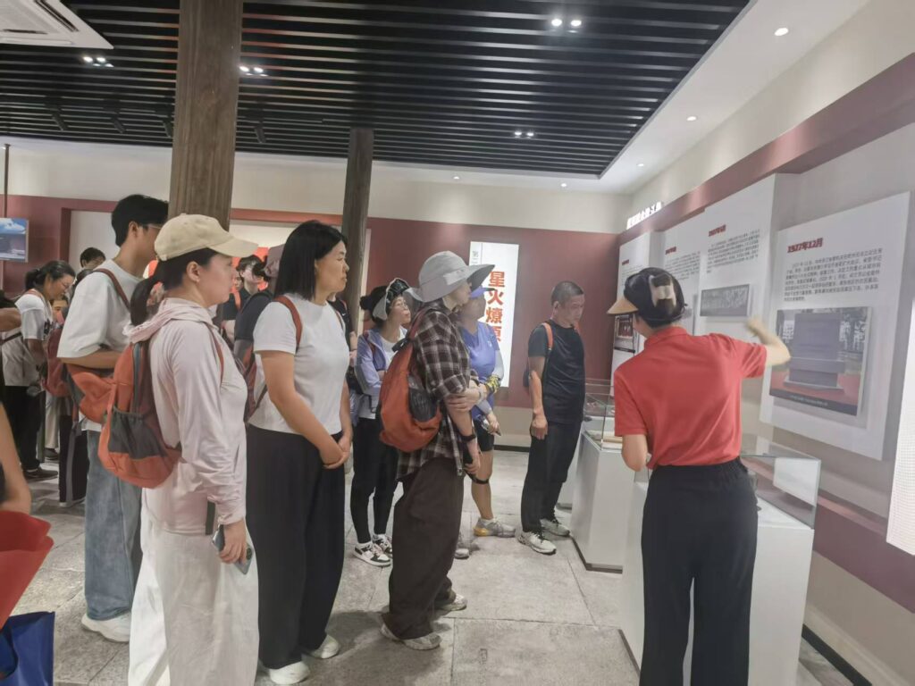 追尋紅色印記，汲取奮進力量 —— 科信聯(lián)合黨支部“循跡溯源學思想促踐行”主題黨日活動圓滿舉行