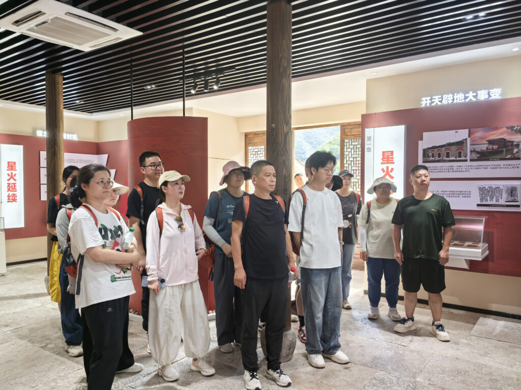 追尋紅色印記，汲取奮進力量 —— 科信聯(lián)合黨支部“循跡溯源學思想促踐行”主題黨日活動圓滿舉行